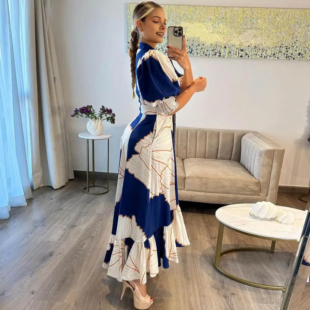 Платье-макси свободного кроя с отложным воротником и рукавами-фонариками