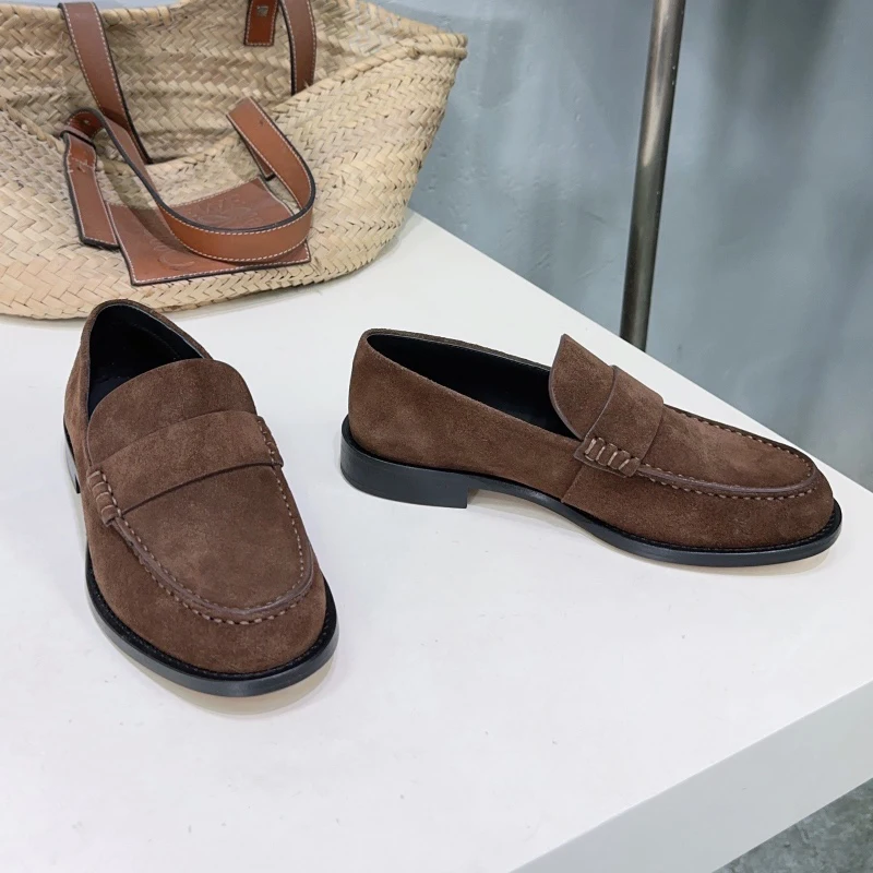 Новинка весны 2025 года замшевые однотонные лаконичные лоферы женские туфли на