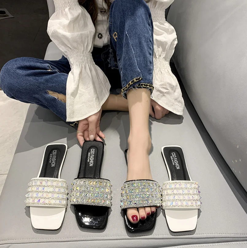 

Fashion Rivet Rhinestone Women'S Slippers 2022 New Korean Word Outside Wear Flat Slippers Seaside Beach Shoes Open Toe Sandals