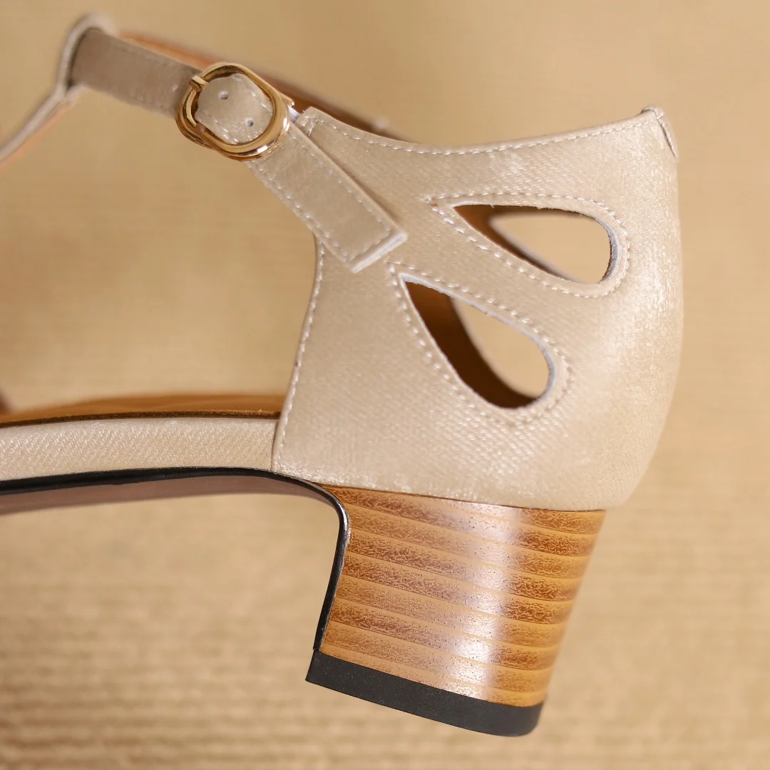 Женские босоножки из натуральной кожи с Т-образным ремешком и острым носком