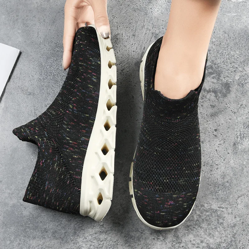 Men Women Walking Shoes Travel Socks Shoes Female Sports Knitted Mesh Sneakers Breathable Lightweight Soft Bottom Sneakers