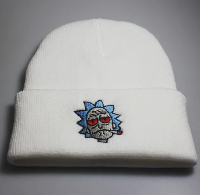 Рисунок 5 - Классическая вязаная шапка с вышивкой