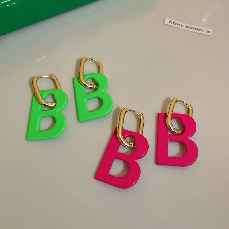 

2022 Rose Red Fluorescent Green Letter Aphabet B Earrings For Women Fashion Jewelry Boucles D'oreilles