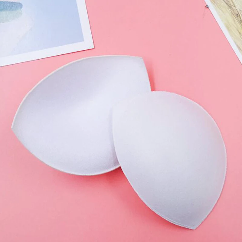 Мягкий бюстгальтер с вкладышами для груди белый и черный цвета |