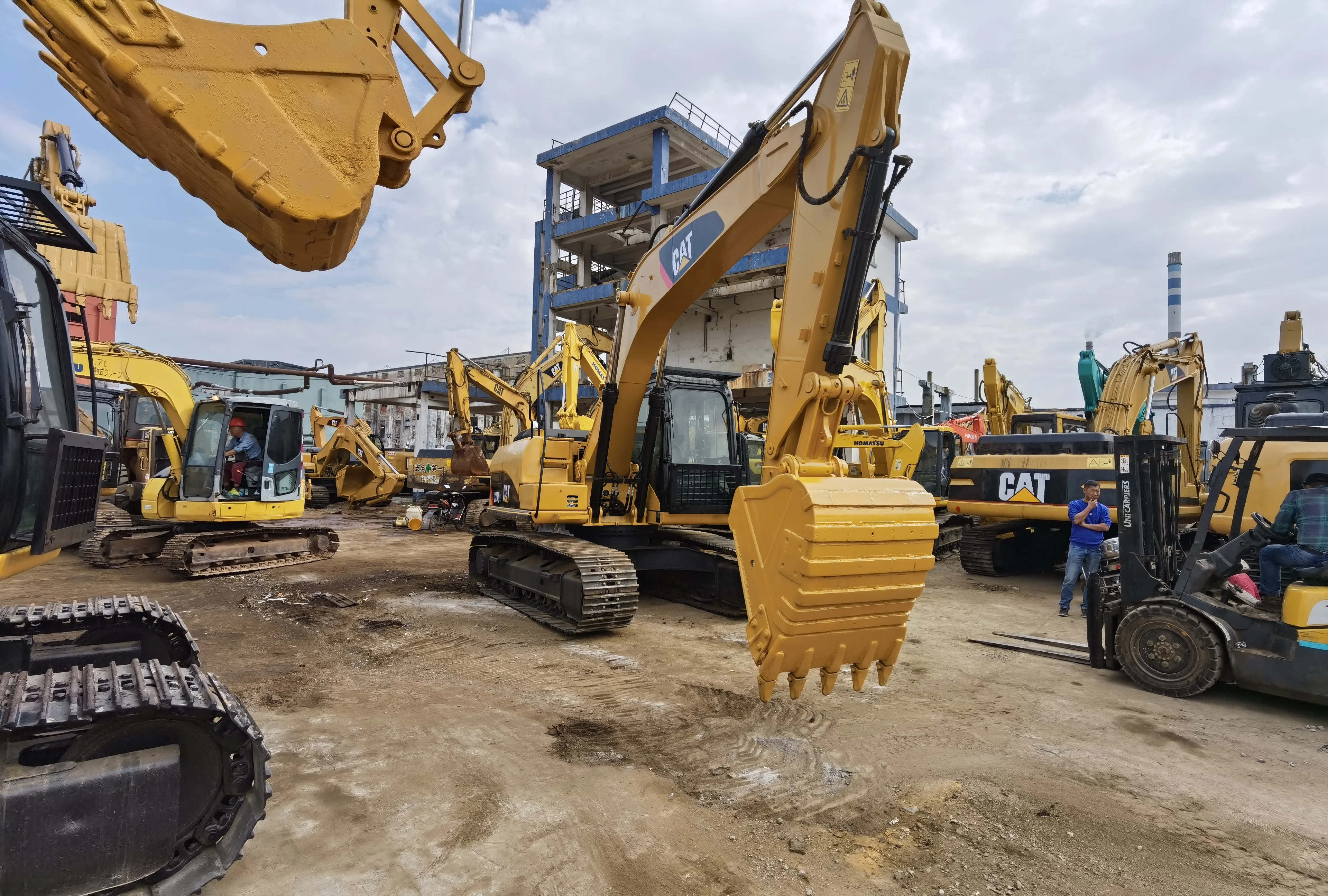 Рисунок 6 - Хорошая цена, б/у экскаватор Cat 320D2