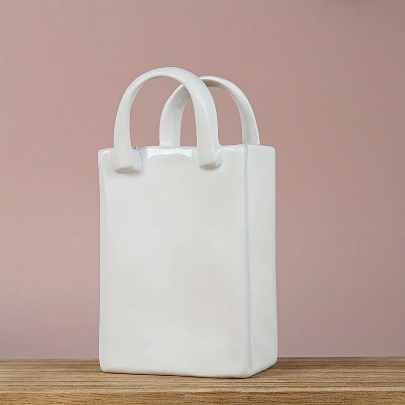 

Белая ваза WHPHous в форме сумки