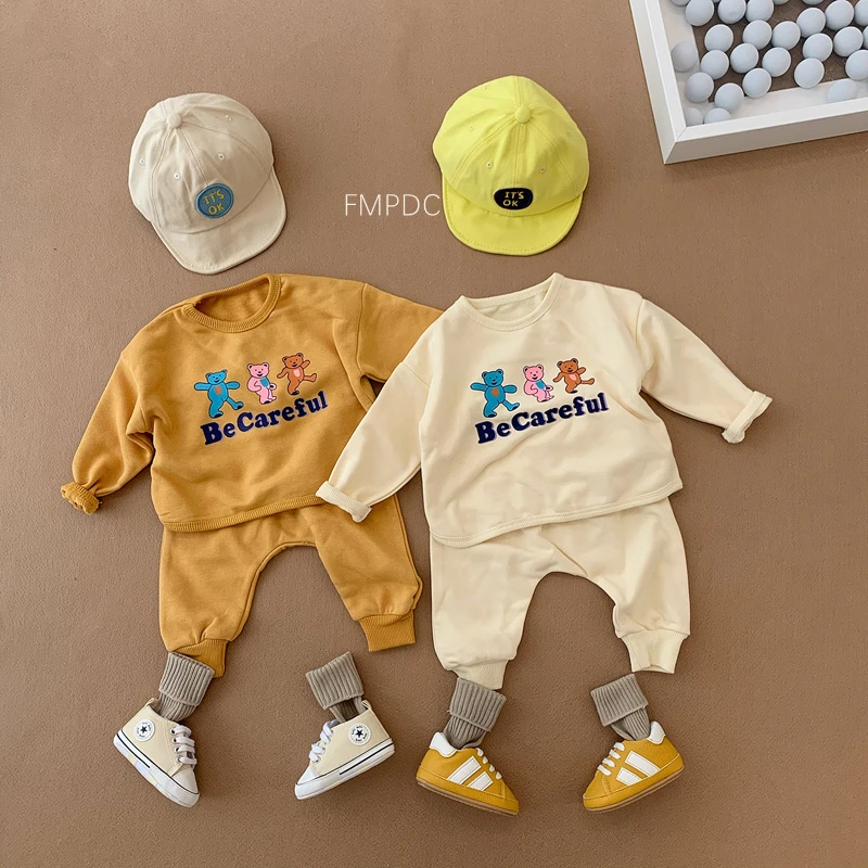 

Детский костюм на весну и осень, милая одежда для маленьких мальчиков с мультяшным медведем, пуловер, Свитшот и брюки, комплект одежды, костю...