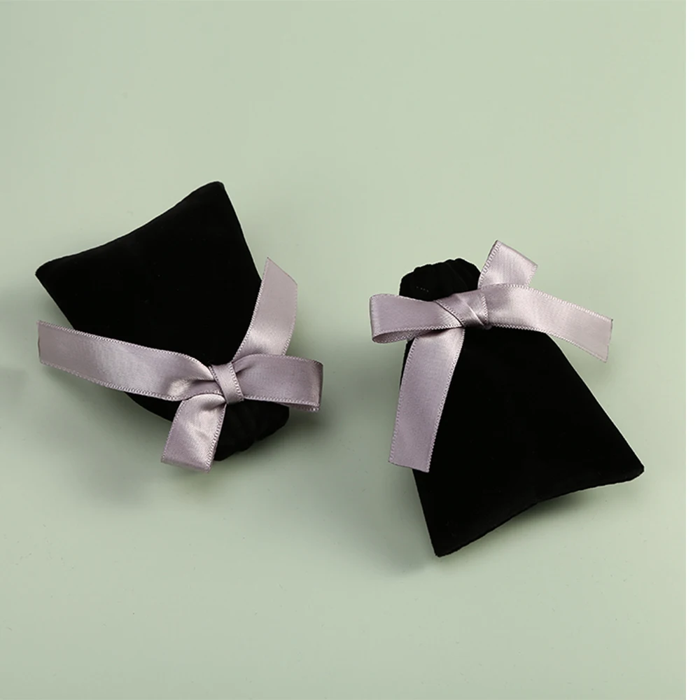 

Бархатные мешочки для ювелирных изделий