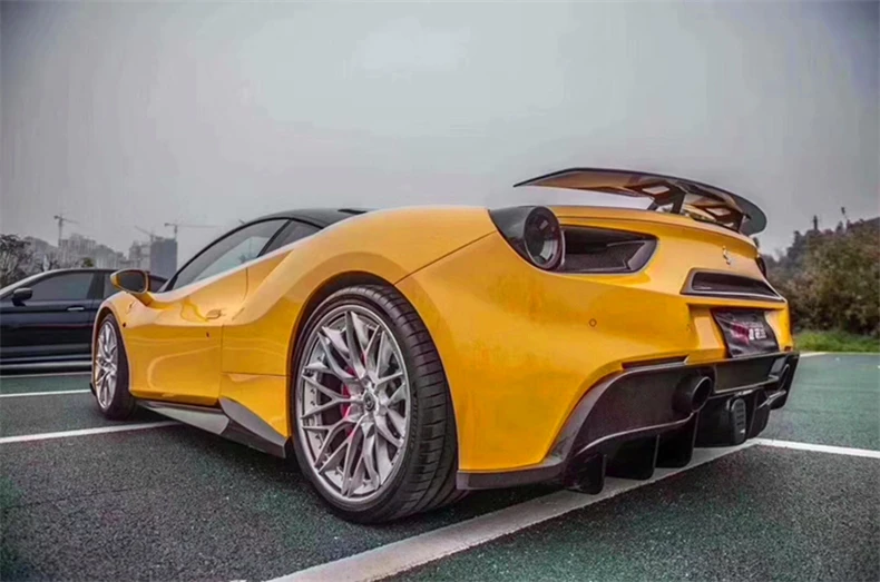 Передние разветвители для губ из натурального углеродного волокна Ferrari 488 задний