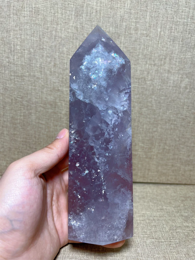 Натуральная башня флюорита с луком от дождя