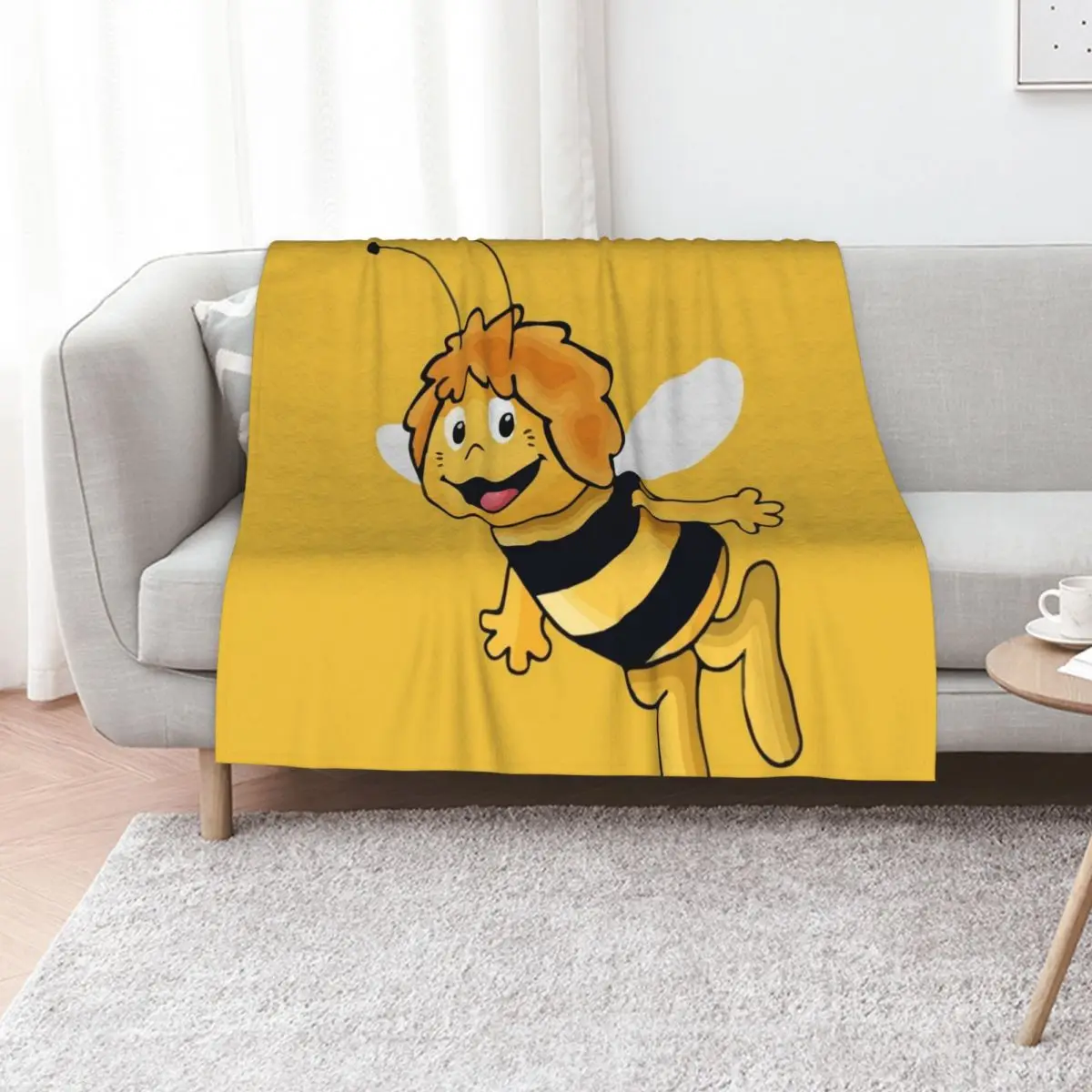 Фото Плед Maya the Bee: Элегантный и теплый плед для отеля и дома №1