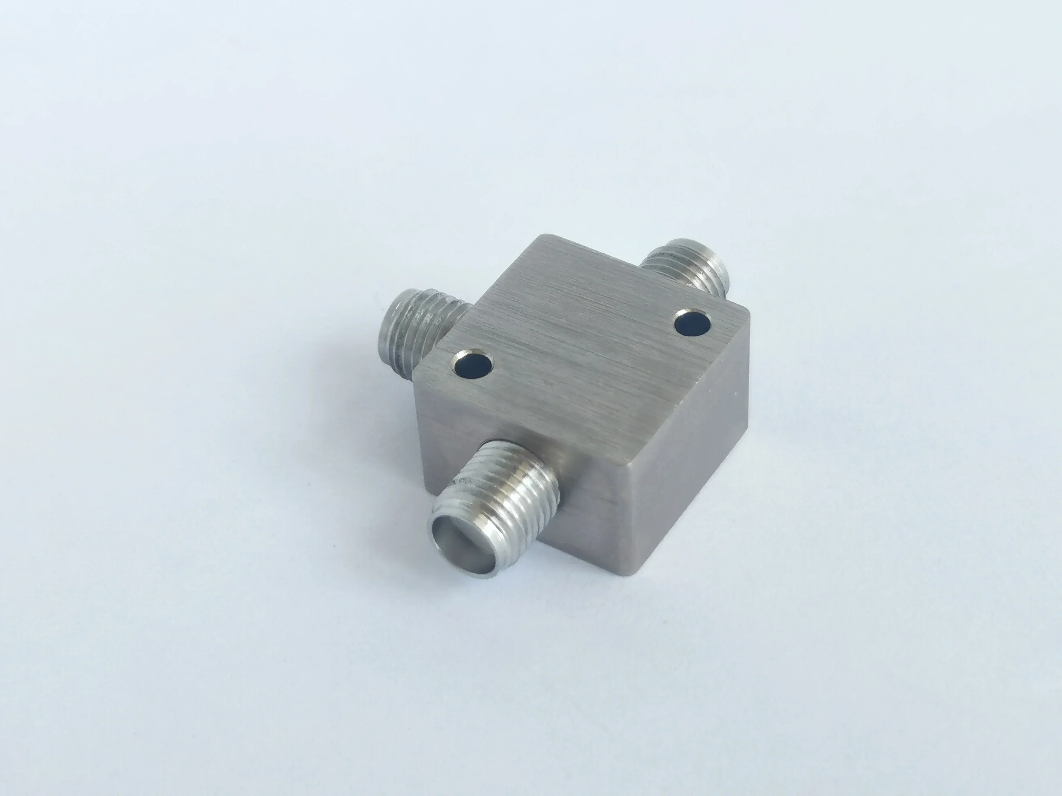 2-полосный разветвитель мощности постоянного тока-27000 МГц резистивный делитель