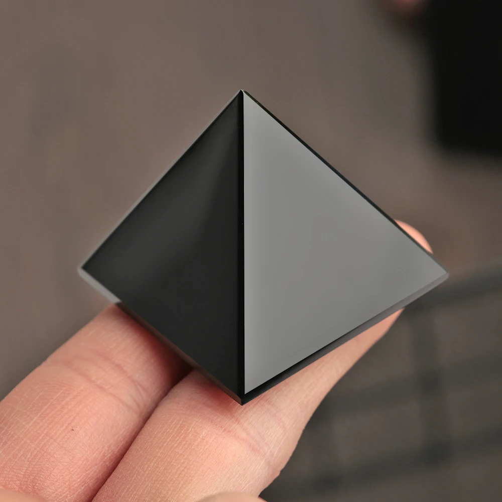 Новая пирамида из обсидиана натуральная полированная поверхность Черный