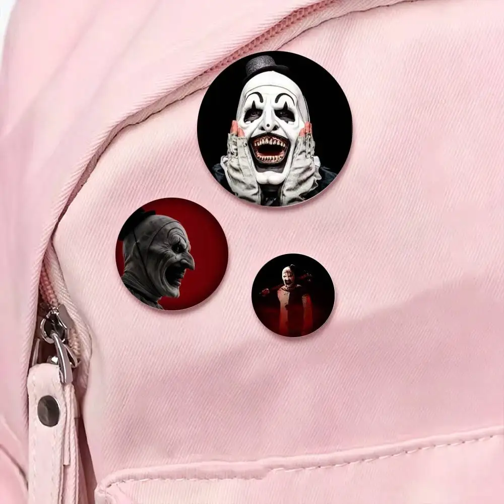 Фото Броши и значки Art the Clown из фильма ужасов T-Terrifier (25 мм, 32 мм, 44 мм, 58 мм, 75 мм) для аксессуаров и подарков №3