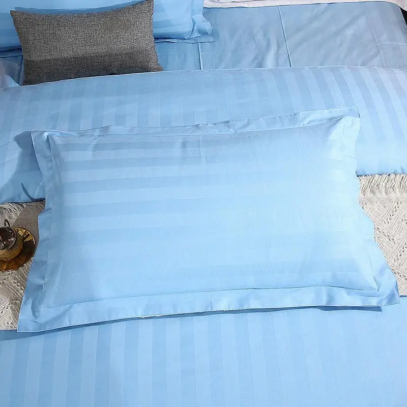 40-компонентный комплект из четырех предметов хлопкового атласа в полоску.