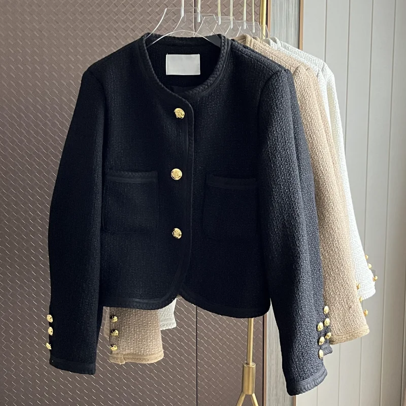 Рисунок 4 - Женское твидовое пальто с круглым вырезом