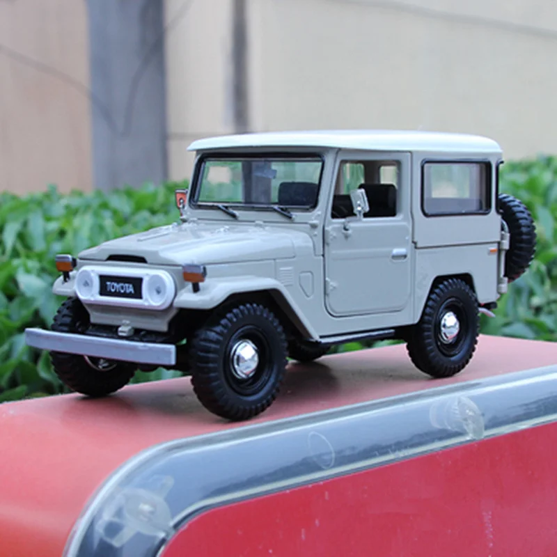 

Модель автомобиля из сплава FJ CRUISER FJ40 1:24, модель внедорожника, литые металлические игрушки, коллекционная игрушка в подарок для детей