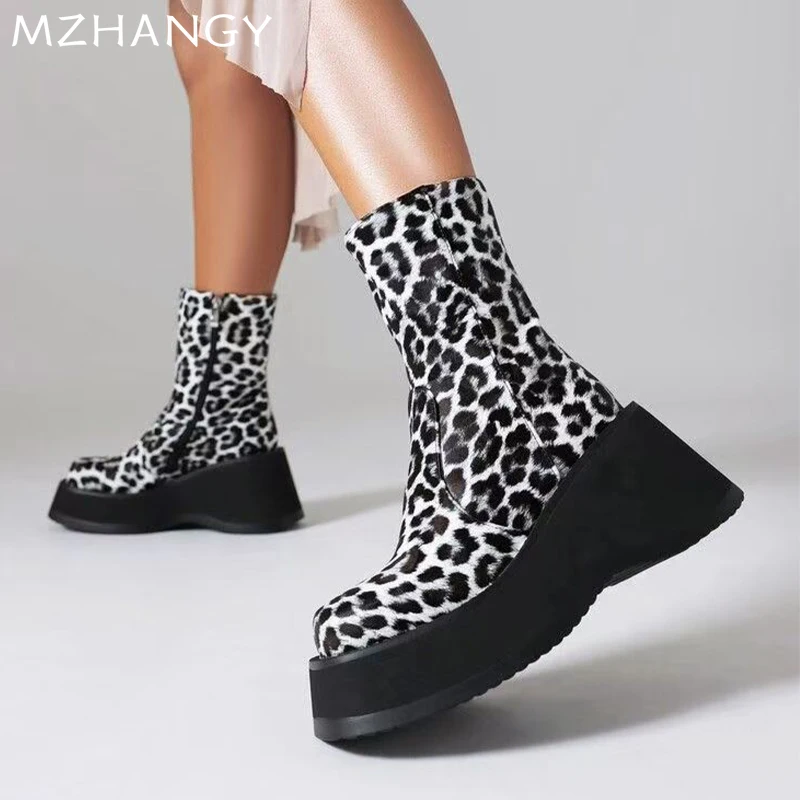 Женские кожаные ботильоны с леопардовым принтом на танкетке зимние туфли