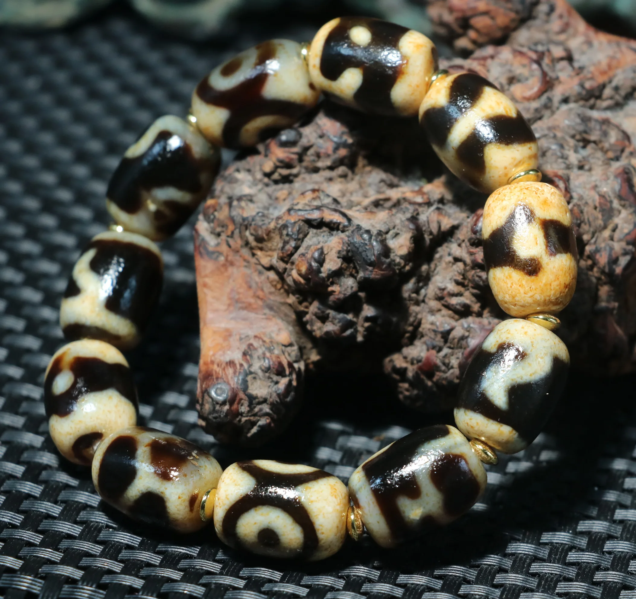 

Unique Energy Power Magic Tibetan old Agate Oily Patina Multiple Symbolize dZi Bead Bracelet Amulet Treasure Jewelry