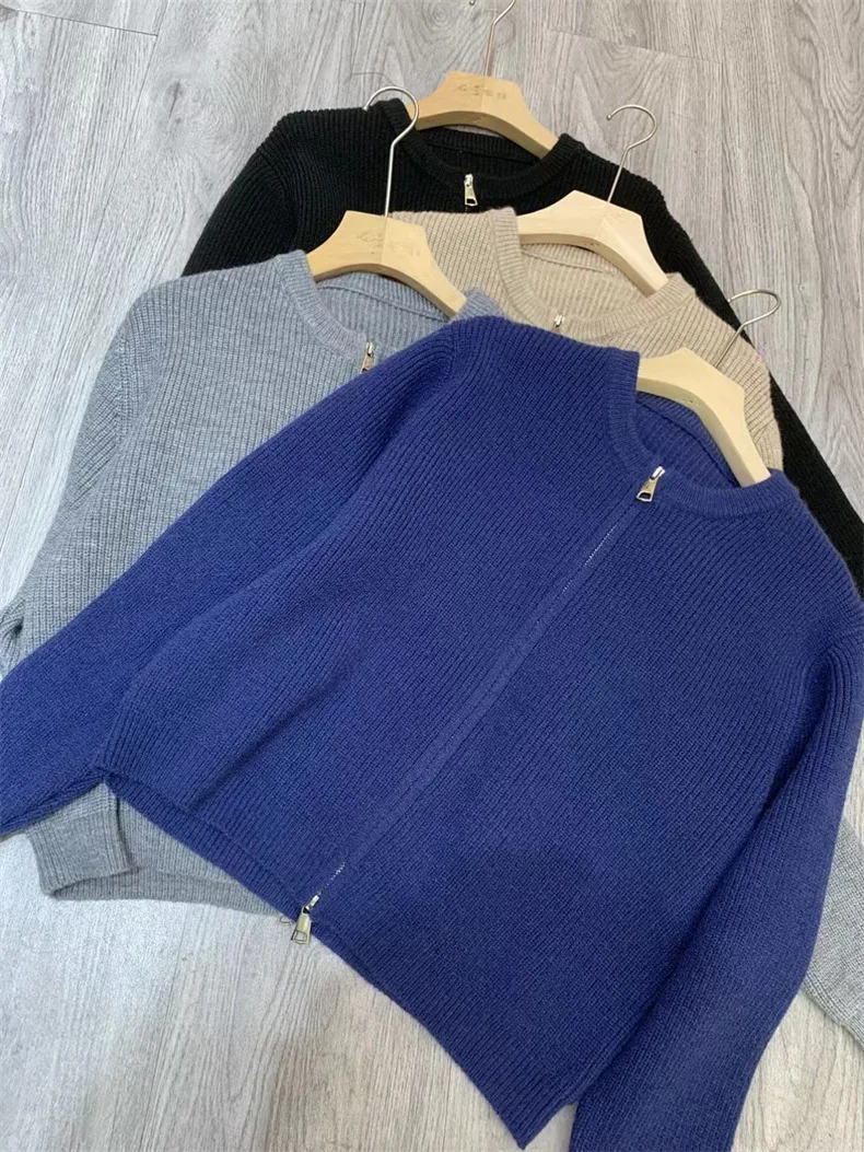 Женский трикотажный жакет с двойной молнией и круглым вырезом