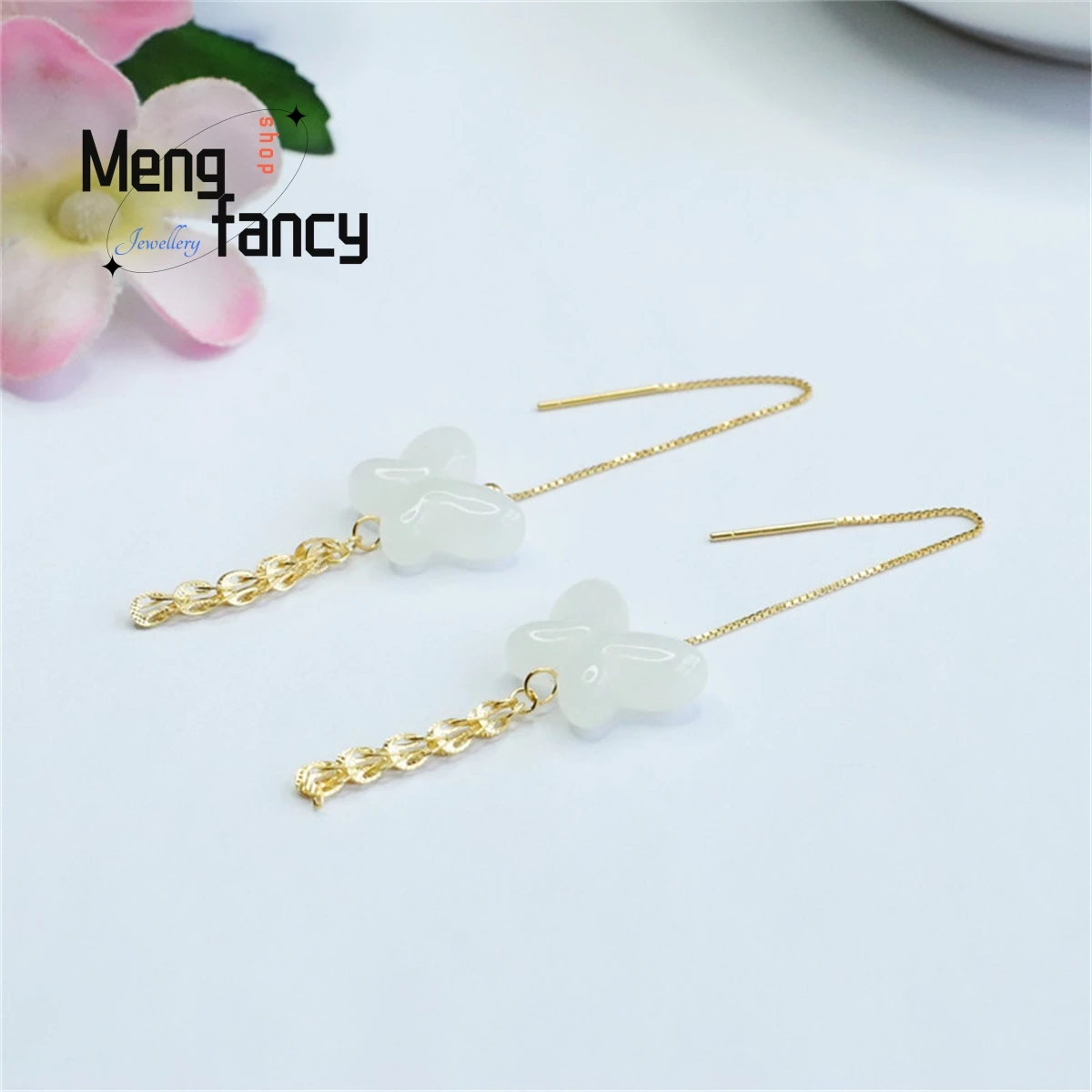 

Крючок-бабочка женский из серебра 925 пробы с белым нефритом