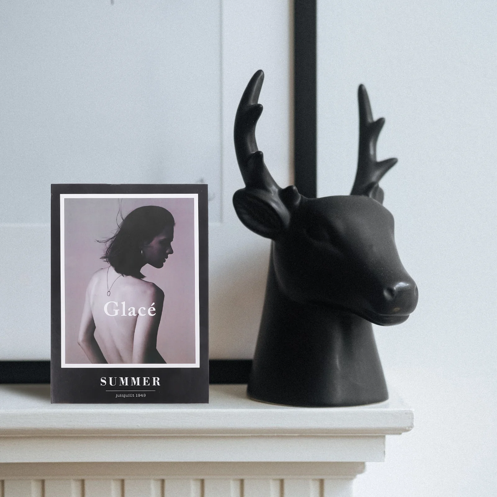 

Modern Simple Book Simulation Book Elegant Ornament Office Model Photo Prop Home Decoration for Bar Tea Shop (Random Pattern)