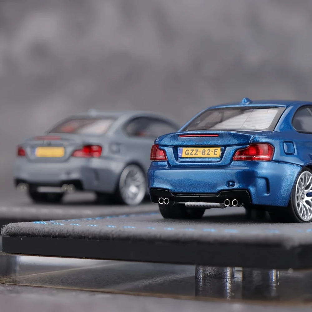 Фото Коллекционная модель автомобиля Mortal 1:64 F82 1M COUPE из литого металла №4