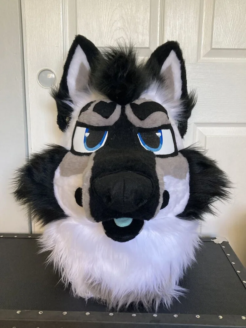 Рисунок 2 - Fursuit Fury голова и хвост волчий