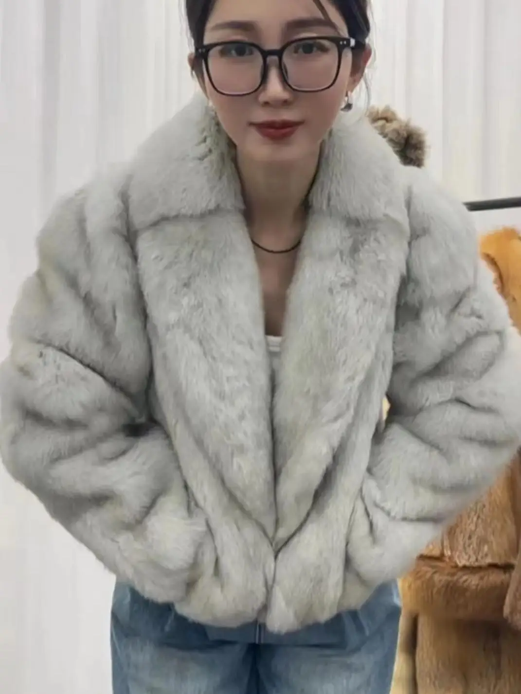 2024 новая короткая верхняя одежда из цельного меха кролика с зеленым воротником