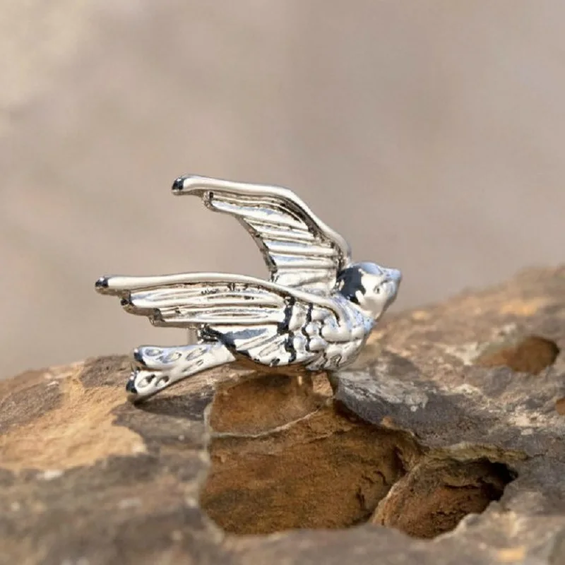 

Small swallow earrings super cool swallow ear clip cold wind niche design super fairy ear piercing ear bone clip female