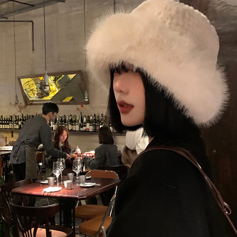 

Панама с меховым краем для женщин, стильная шапка-берет с теплым куполом, черного, белого цветов, модные аксессуары для улицы, для зимы