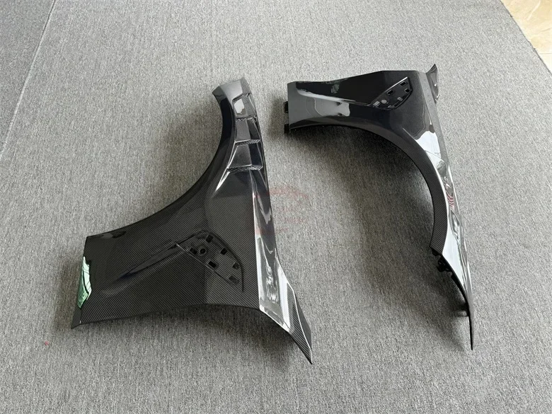 Передние крылья из углеродного волокна в стиле YL для G82 M4 20-23 высококачественная