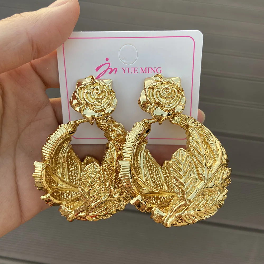 

2023 New Geometric Irregular Drop Earrings for Women Unique Design Exaggerated Gold Color Hollow Copper Earrings Daily Wear