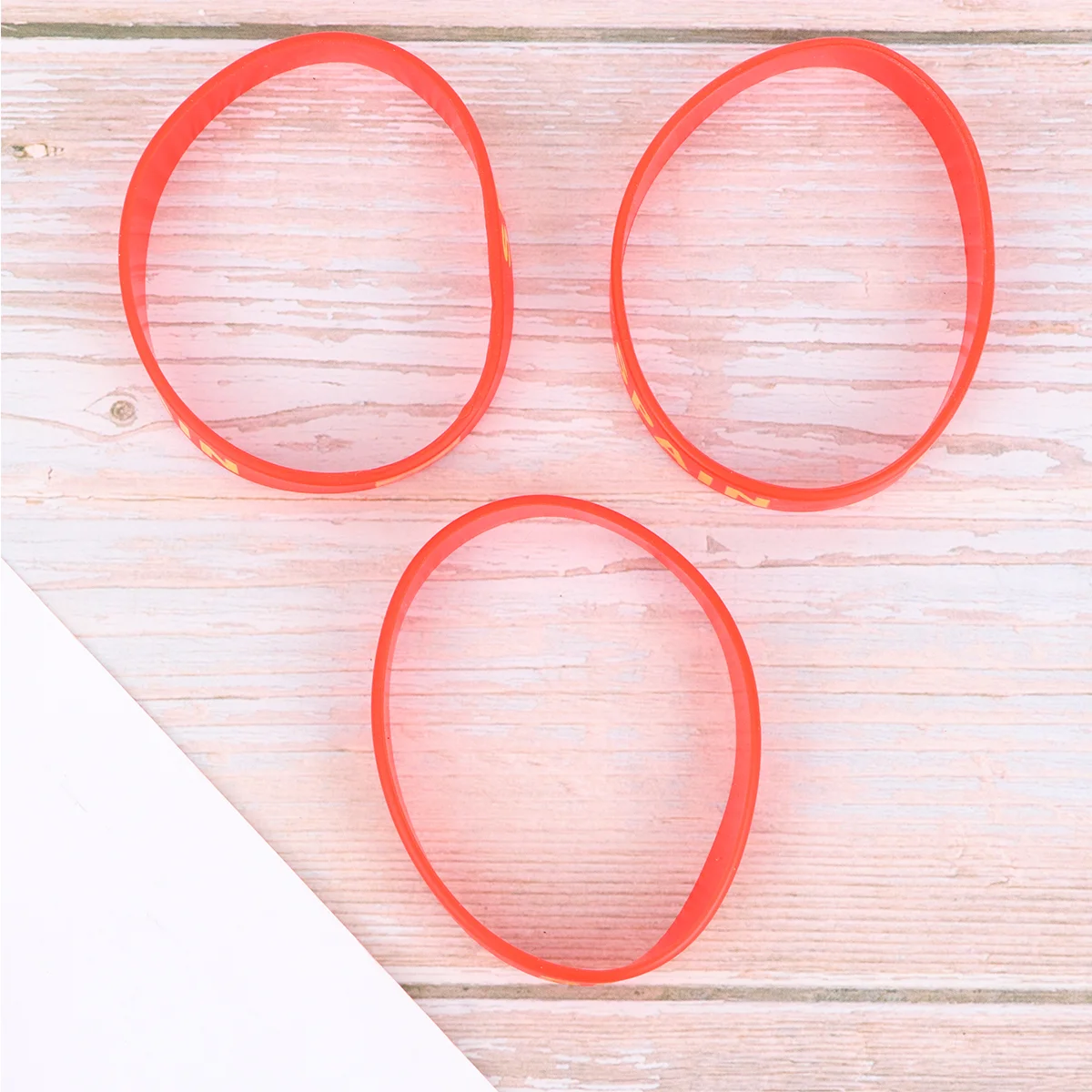 Рисунок 4 - силиконовые браслеты с флагом 