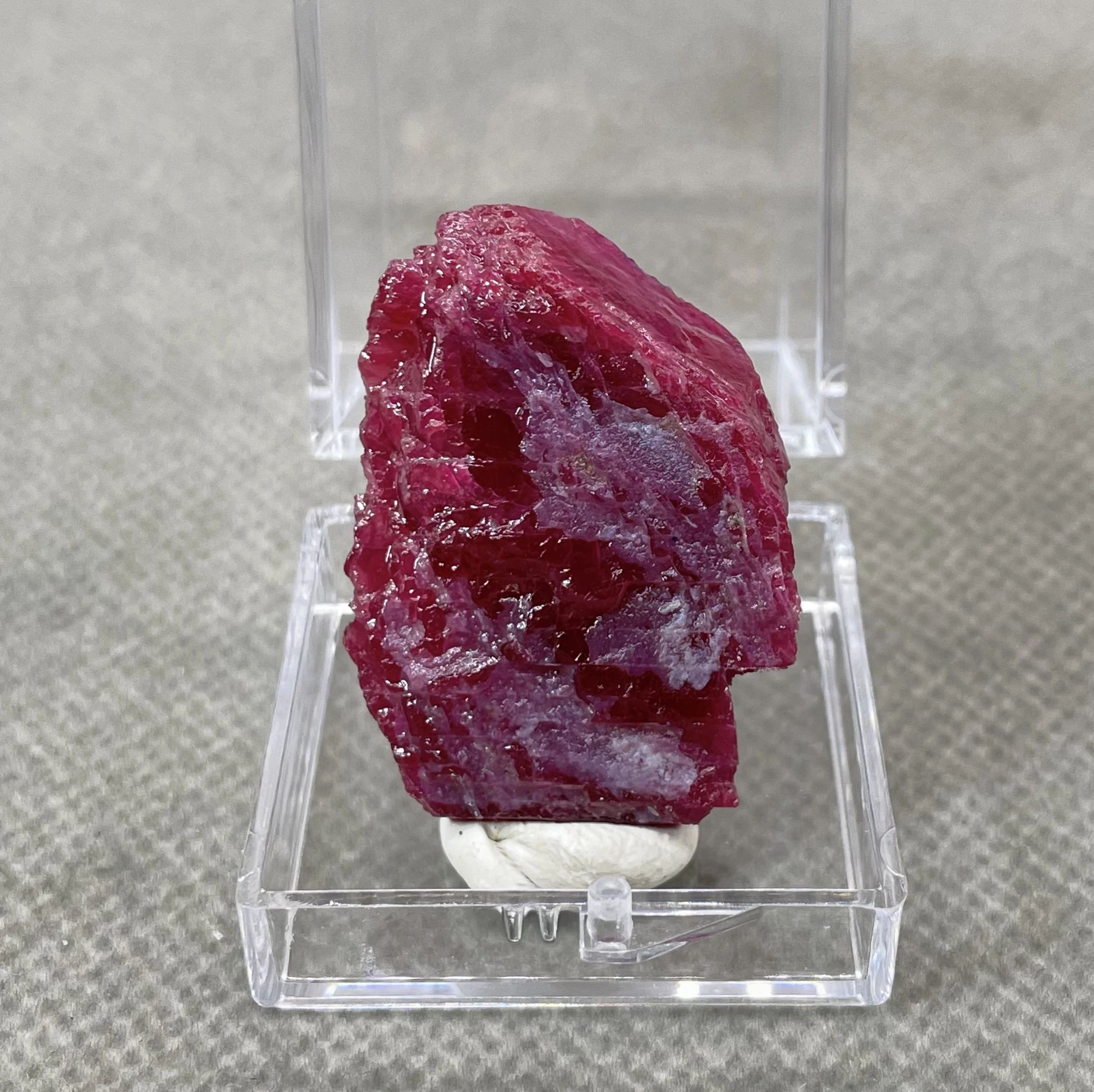 

NEW! BEST! 100% natural Myanmar Fluorescent Ruby rough mineral stones and crystals healing crystals quartz (box size 3.4cm)