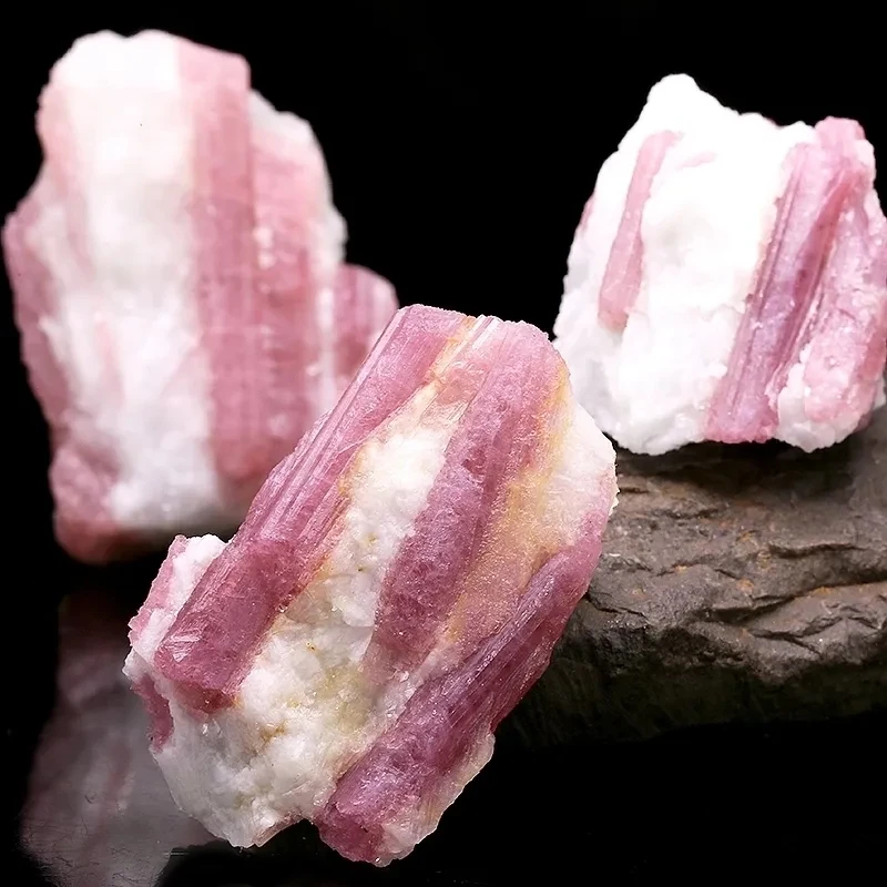 Brazil Red Tourmaline Crystal Natural Stone Mineral Crystal Gem Collection Ornaments Geological Science One Object One Picture