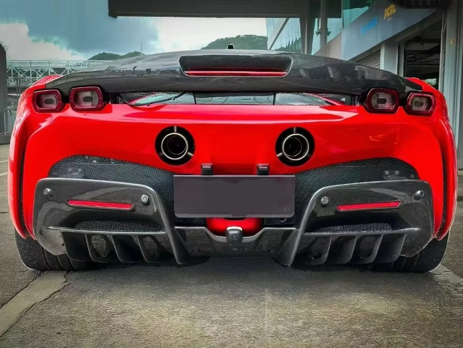 Фото Высококачественный задний спойлер из карбона в стиле OEM для Ferrari SF90, напрямую от производителя №2