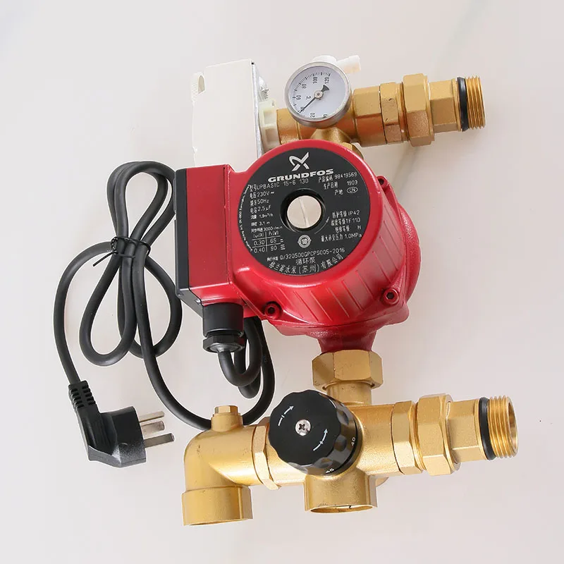 

Manual mixing center for underfloor heating, connected to a separate water collector to accelerate circulation,