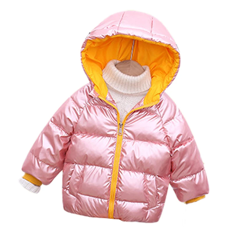 

Куртка детская зимняя на молнии с капюшоном на Возраст 3-8 лет