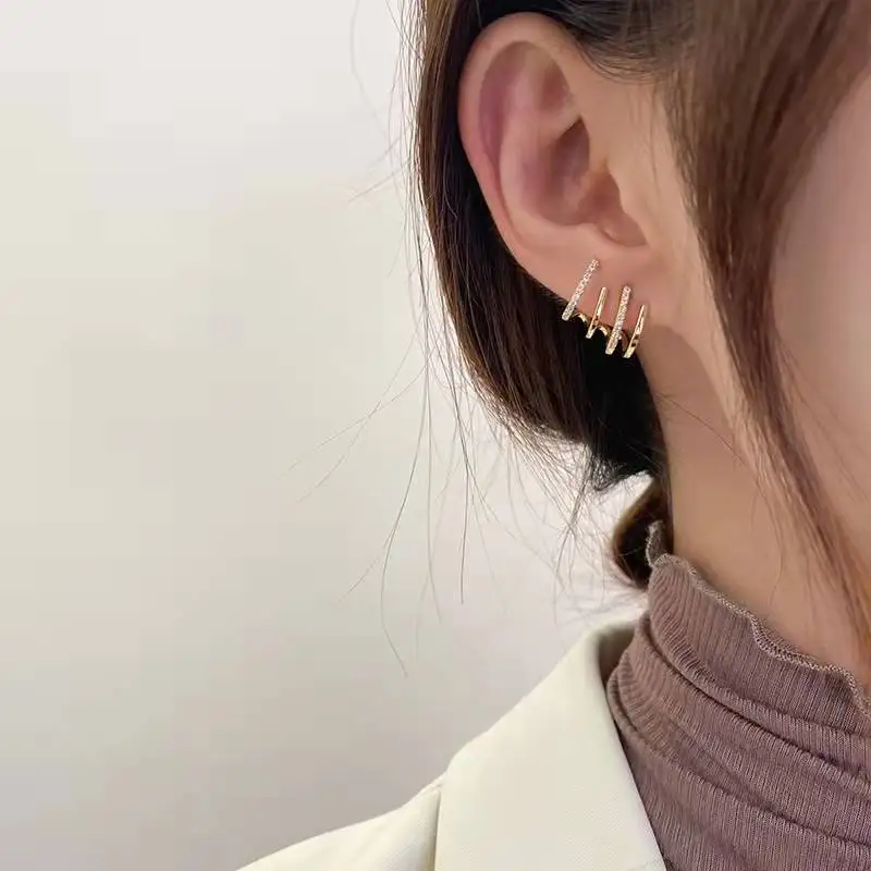 

Personality fashion diamond earrings female simple ins tide temperament autumn and winter earrings high-end all-match earrings