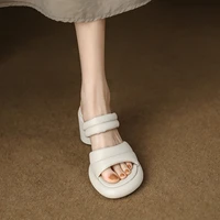 the new 2022 chunky heel flip flops for summer wear with stylish heels