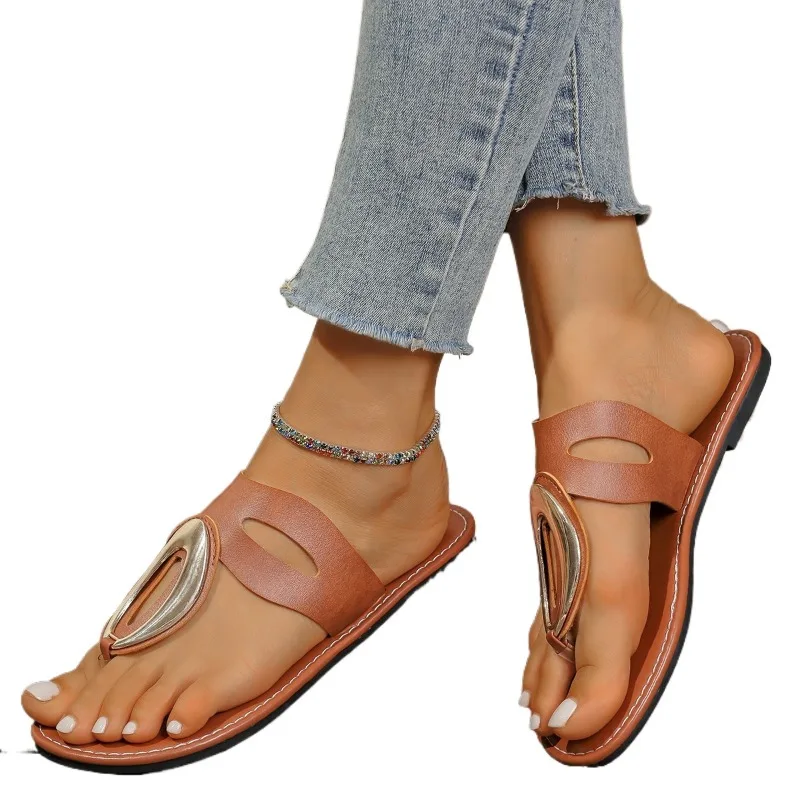 Женские шлепанцы с круглым носком на низком каблуке