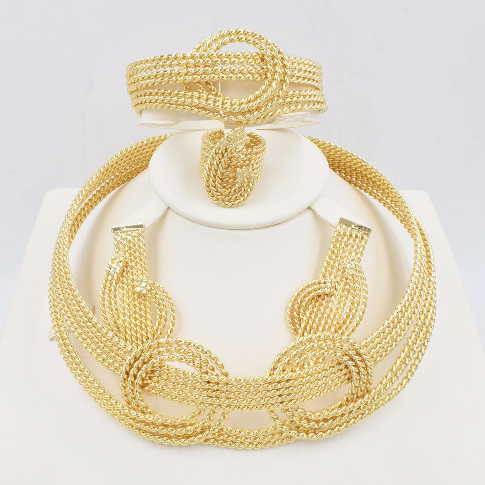 Комплект из колье серёг браслета и кольца