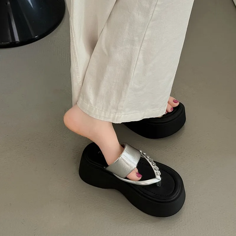 Тапки женские на платформе роскошные сланцы пляжная обувь блестящие