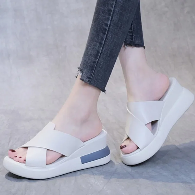 Сандалии женские ортопедические дышащие мягкие удобные без застежки модная