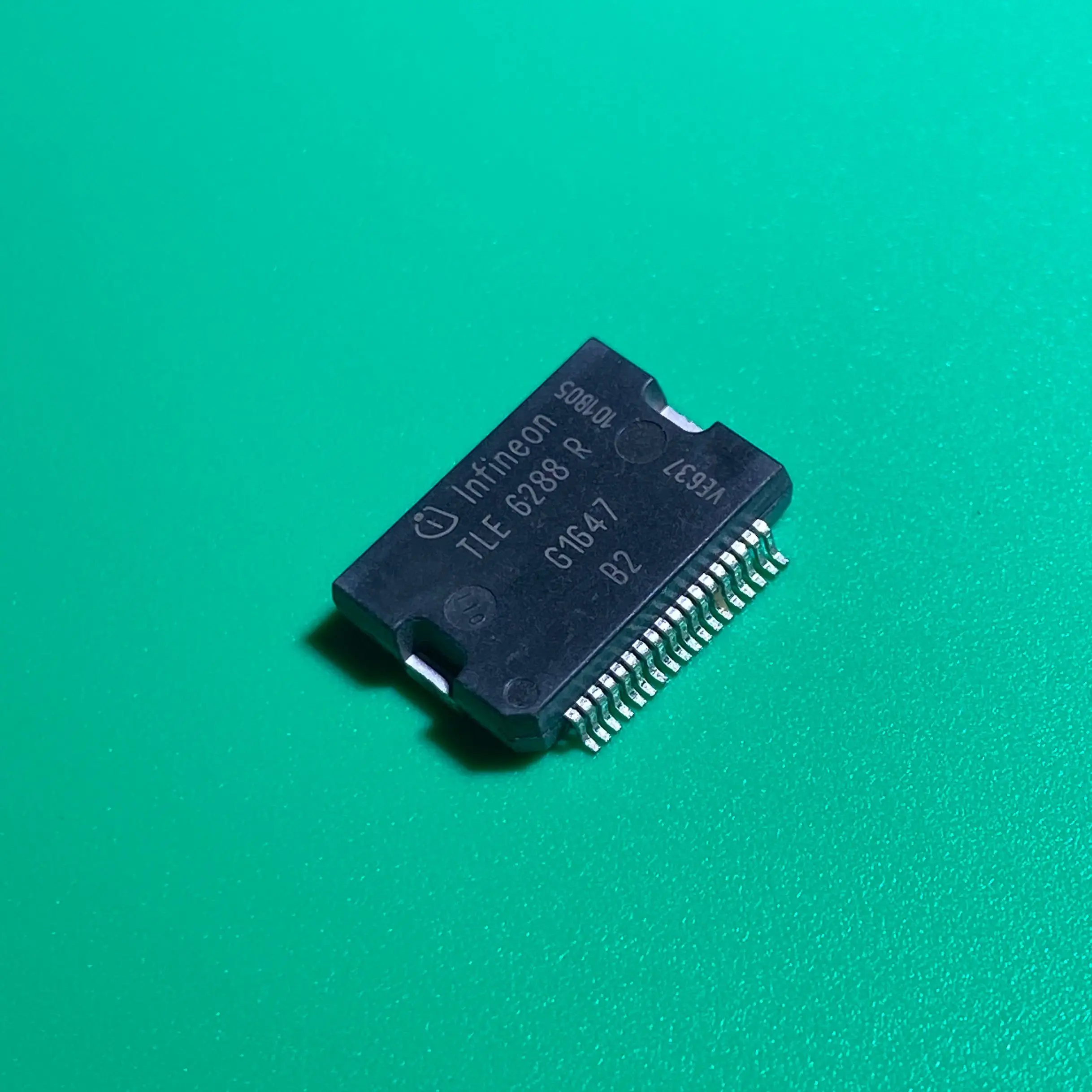 2 шт./лот TLE6288R PDSO36 TLE6288 R IC PWR переключатель N-CHAN 1:1 DSO-36 SW SMART MULTICHAN TLE6288RAUMA2 TLE 6288R |