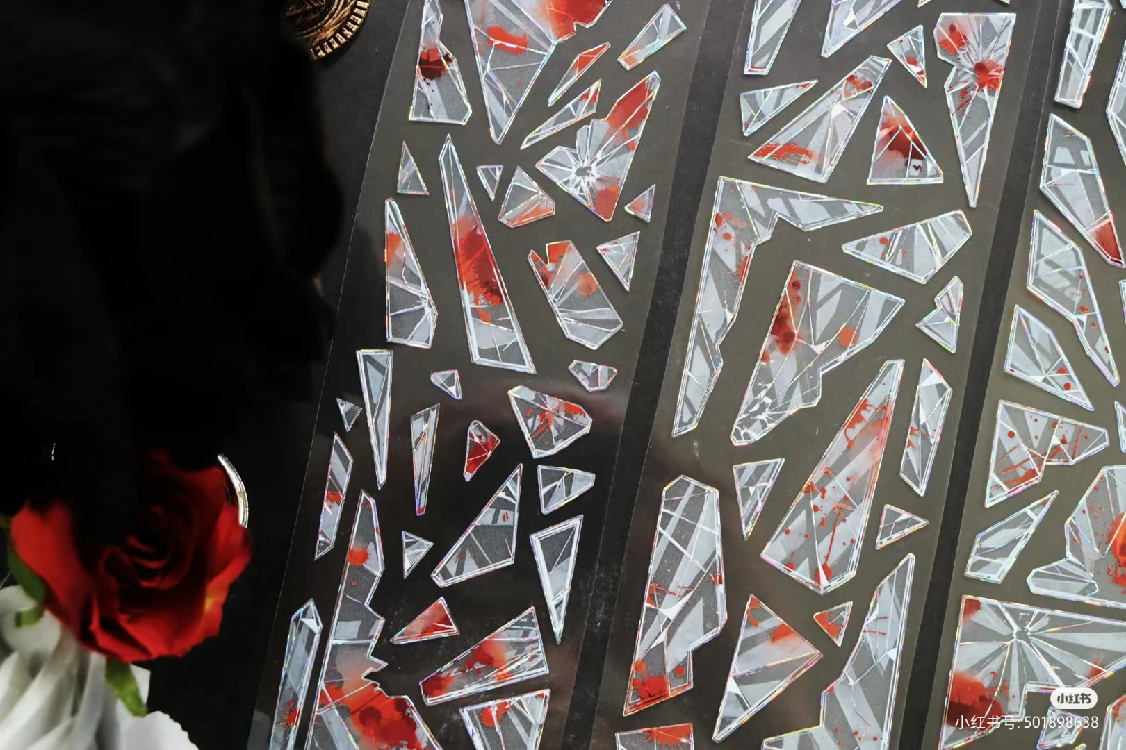 Фото Темно-красная полупрозрачная маскирующая блестящая ПЭТ-лента Washi Broken Glass Shards №2