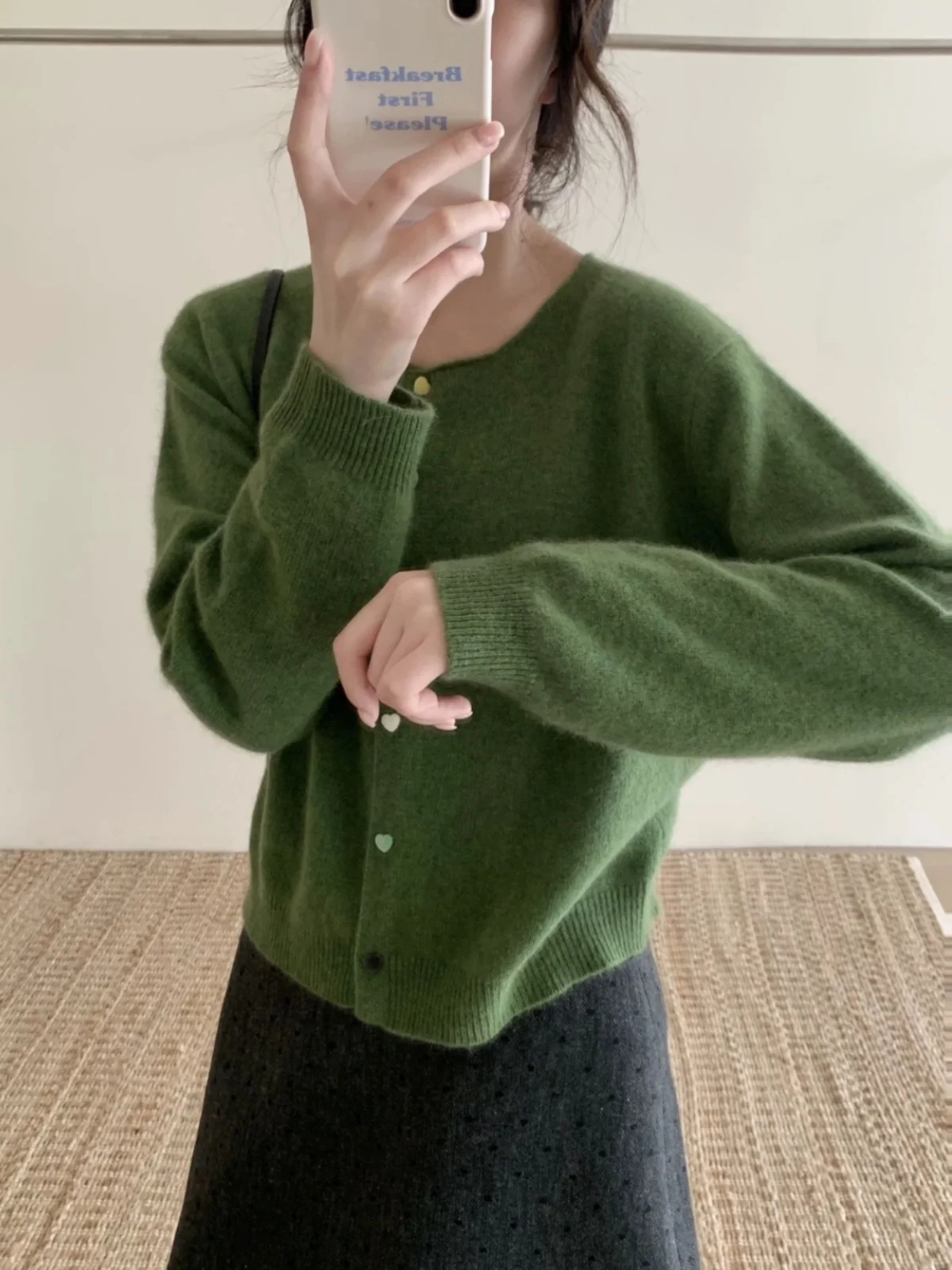 Тонкий вязаный кардиган с красочными пуговицами в форме сердца новинка 2023 года