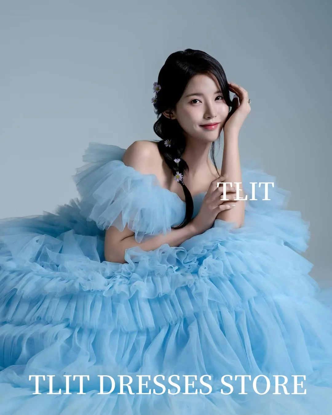 Фото TLIT 2025 Fairy Blue Мягкий тюль Многоуровневые вечерние платья с открытыми плечами Пром платья Корейское свадебное платье Фотосессия по индивидуальному заказу №2