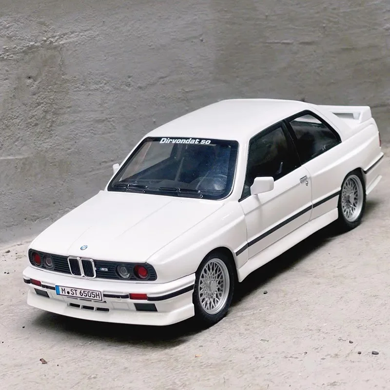 Миниатюрный автомобиль BMW M3 E30 IM